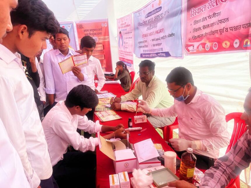 ग्राम पंचायत जेवरी मे आयोजित विकसित भारत संकल्प यात्रा मे स्वास्थ्य विभाग मे लगाया स्टॉल 4 IMG 20231216 WA0021