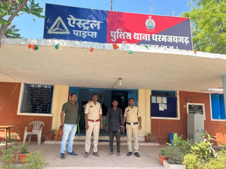 हत्या के प्रयास के फरार आरोपी को धरमजयगढ़ पुलिस ने दबोचा, आरोपी गया जेल 4 IMG 20250318 WA0019