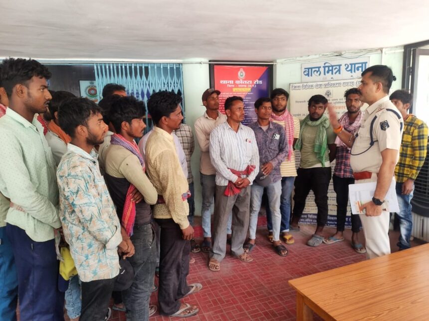 रायगढ़ पुलिस की बाहरी व्यक्तियों पर पैनी नजर, बिना सूचना रह रहे 41 लोगों पर की गई कार्रवाई 6 IMG 20250428 WA0047