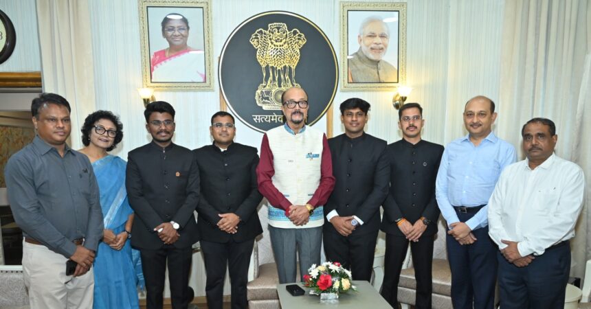 राज्यपाल से परिवीक्षाधीन आईएएस अधिकारियों ने की सौजन्य भेंट 6 IMG 20250513 WA0038