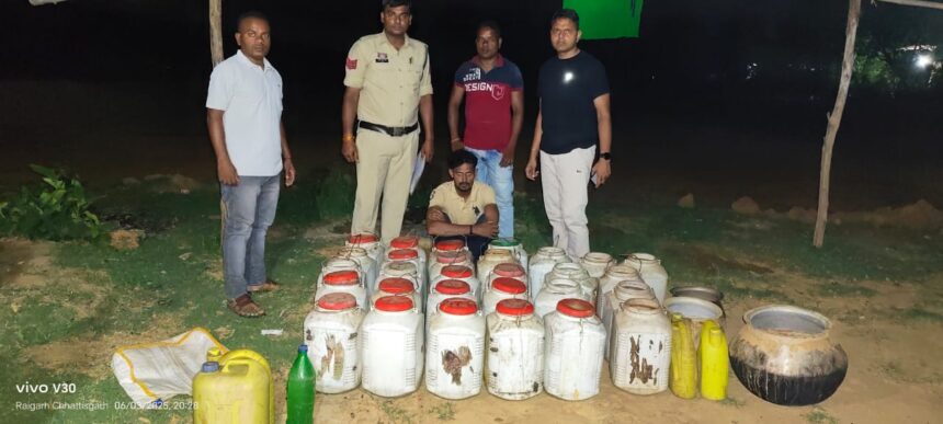 छाल पुलिस की ग्राम मधुवनपारा में दबिश में अवैध महुआ शराब जब्त, शिवनारायण श्रीवास गिरफ्तार 5 IMG 20250604 WA0020