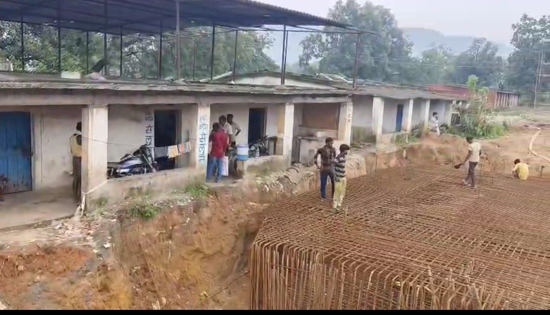 तमनार में गरीब परिवार पर बेदखली की कार्रवाई, बरसात में उजड़ने की कगार पर आशियाना 7 screenshot 2025 08 20 22 47 29 01 6012fa4d4ddec268fc5c7112cbb265e7785439272074854576