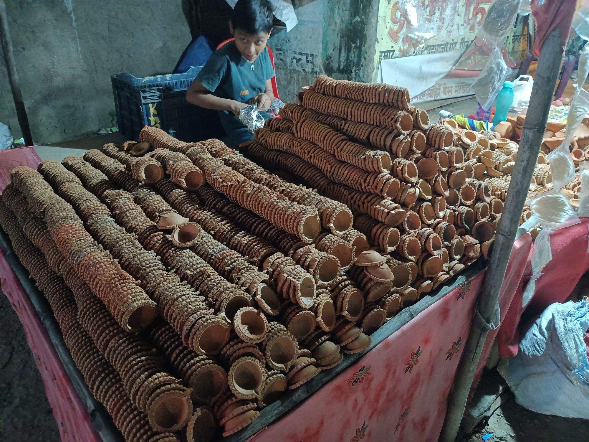 गौ माता के आशीर्वाद से निर्मित पर्यावरण अनुकूल दीये 7 img 20251014 wa00135913445252790707339