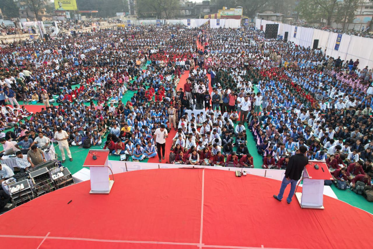 युवा सपने देखें, तभी मिलेगी हौसलों की उड़ान-पद्मश्री आनंद कुमार 10 img 20251124 wa00121054215329191360379
