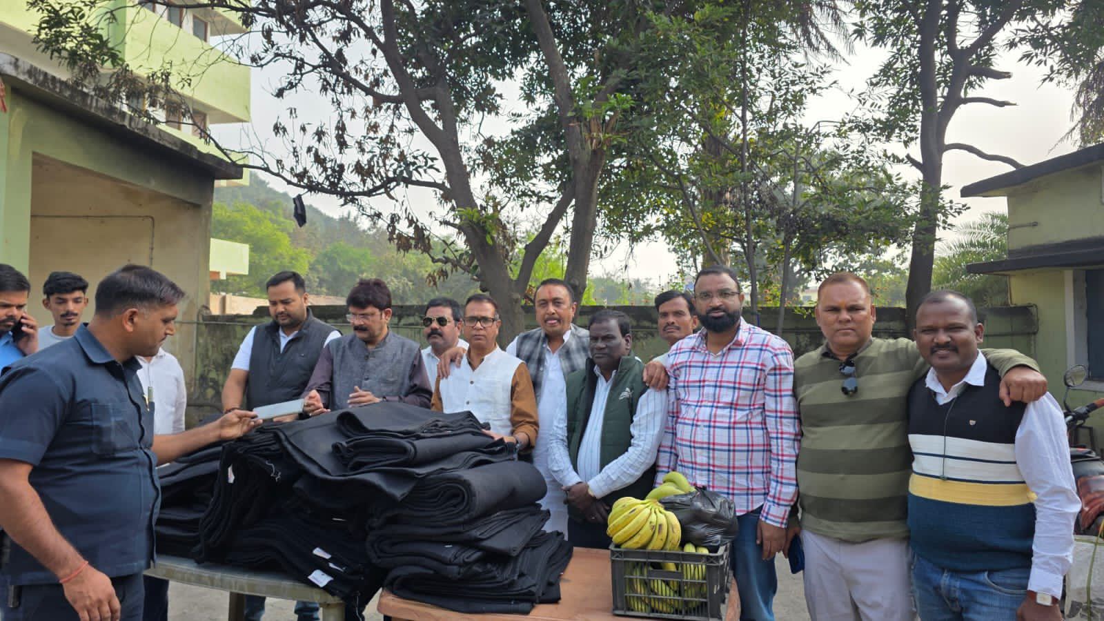 सेवा और स्नेह से सराबोर रहा उमेश पटेल का जन्मदिन, खरसिया से रायगढ़ तक दिखा अभूतपूर्व उत्साह 11 img 20251126 wa00141681513739847375529