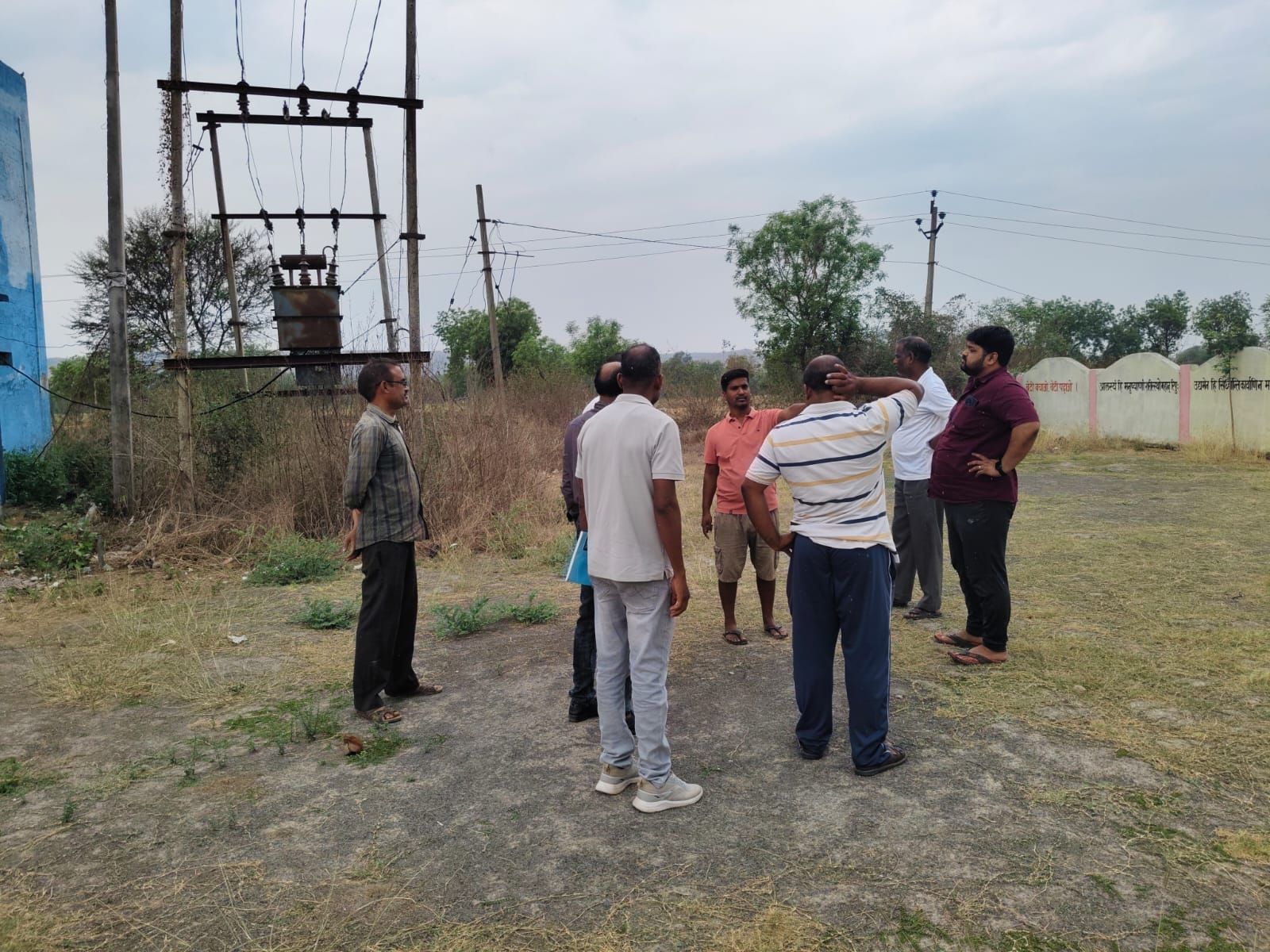 हायर सेकेंडरी स्कूल परिसर से ट्रांसफार्मर हटाने की प्रक्रिया शुरू, जनप्रतिनिधियों की पहल से बच्चों की सुरक्षा सुनिश्चित करने की दिशा में बड़ा कदम 8 img 20260401 wa00077256721895290163167