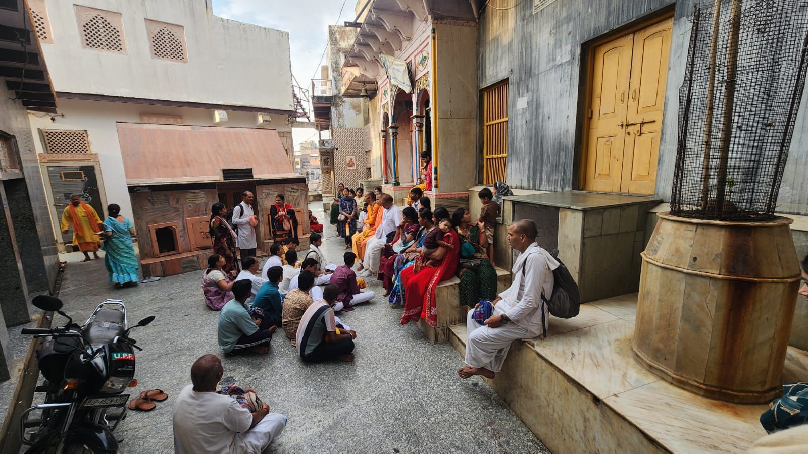 रायगढ़,बलौदाबाजार और दुर्ग के भक्तों ने की ब्रज मंडल की दिव्य यात्रा 8 img 20260406 wa00273721951243713071949