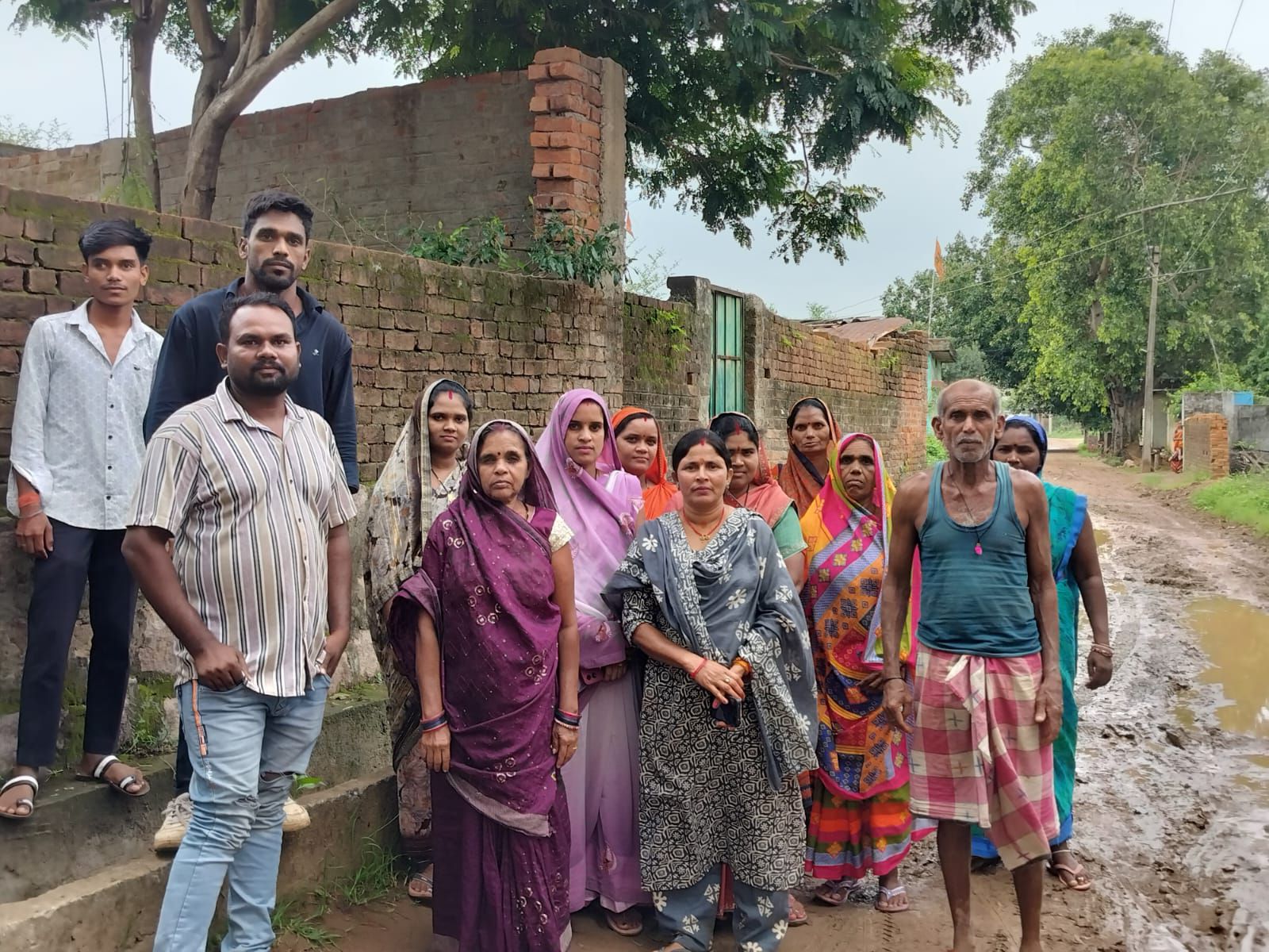 23 साल से अधूरी सड़क ने खोली विकास की पोल, बारिश में तालाब बन जाती है गली; अधूरी नालियों से बढ़ा मच्छरों का आतंक 7 img 20260718 wa00045008132582779100133